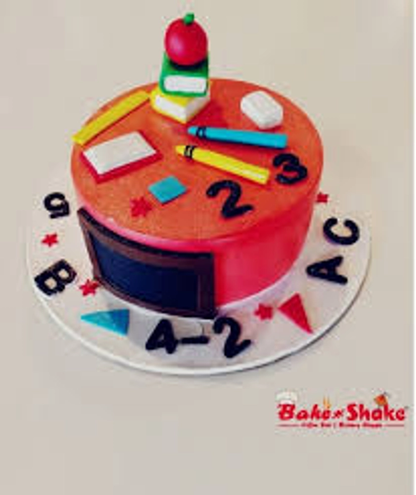 Melody Claire.Co - Mathematics theme cake for her math teacher! 👨🏻‍🏫📐 |  Facebook