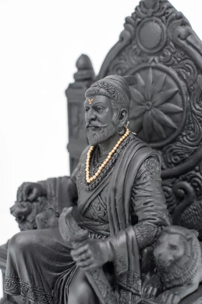 Buy Shivaji Maharaj Standing Statue Online at Low Prices in India -  Amazon.in
