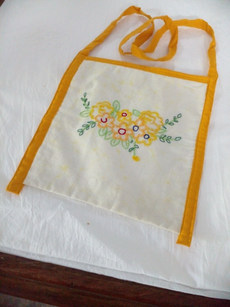 Bags in hand batik with embroidery for shoulder to carry around your daily needs.