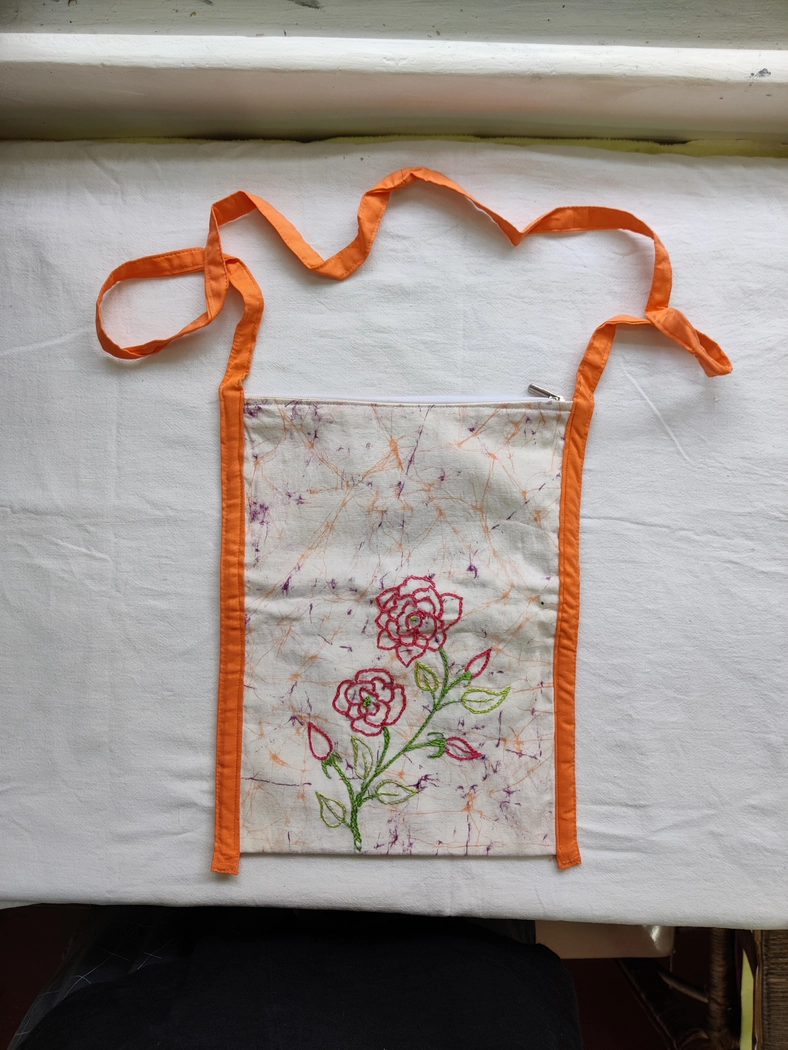 Bags in hand batik with embroidery for shoulder to carry around your daily needs.