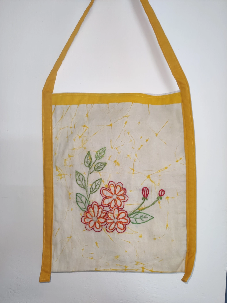 Bags in hand batik with embroidery for shoulder to carry around your daily needs.