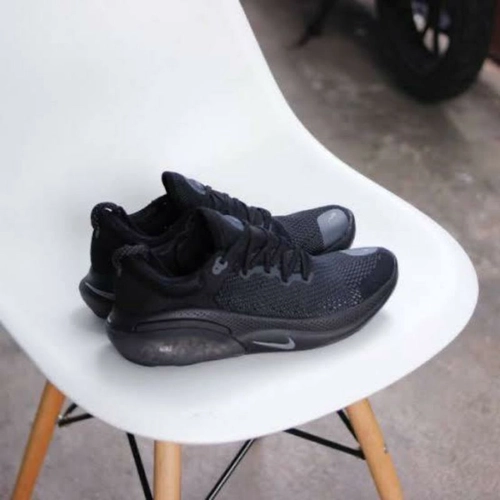 Nike joyride sales triple black