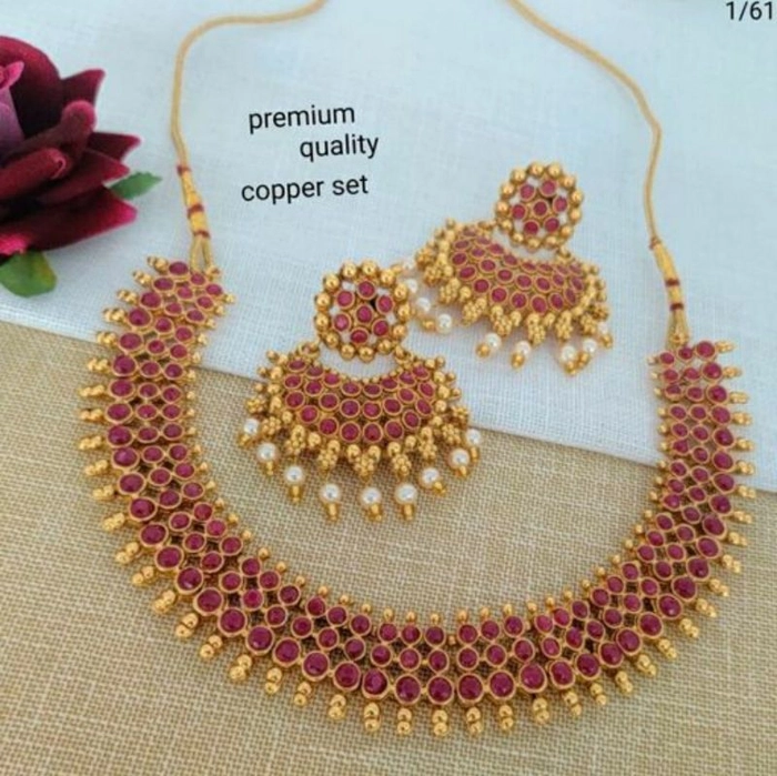 Traditional pearl hot sale necklace set