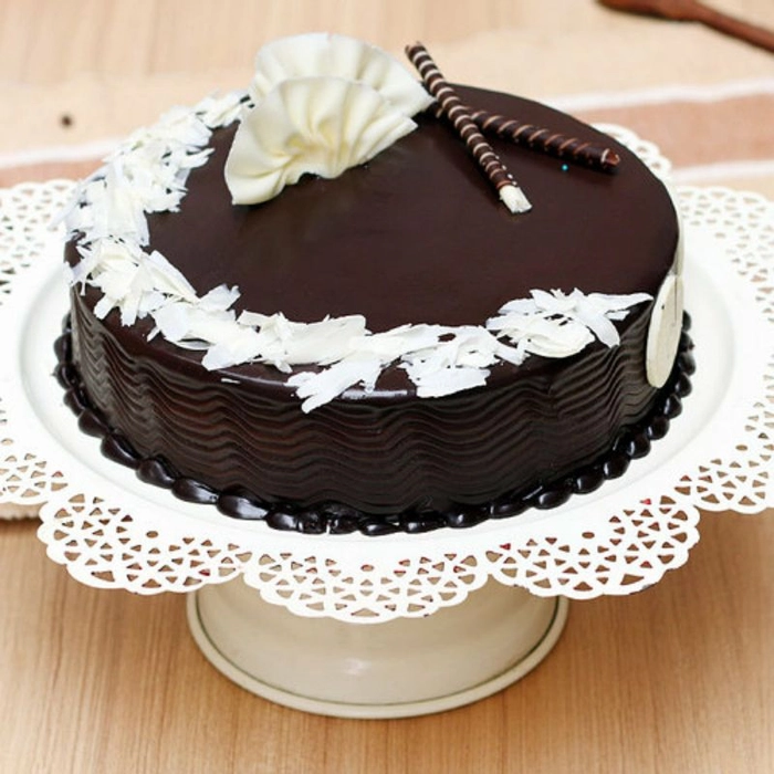 Round Designer Vanilla Happy Birthday Cake at Rs 1800/kg in Delhi | ID:  23299757997