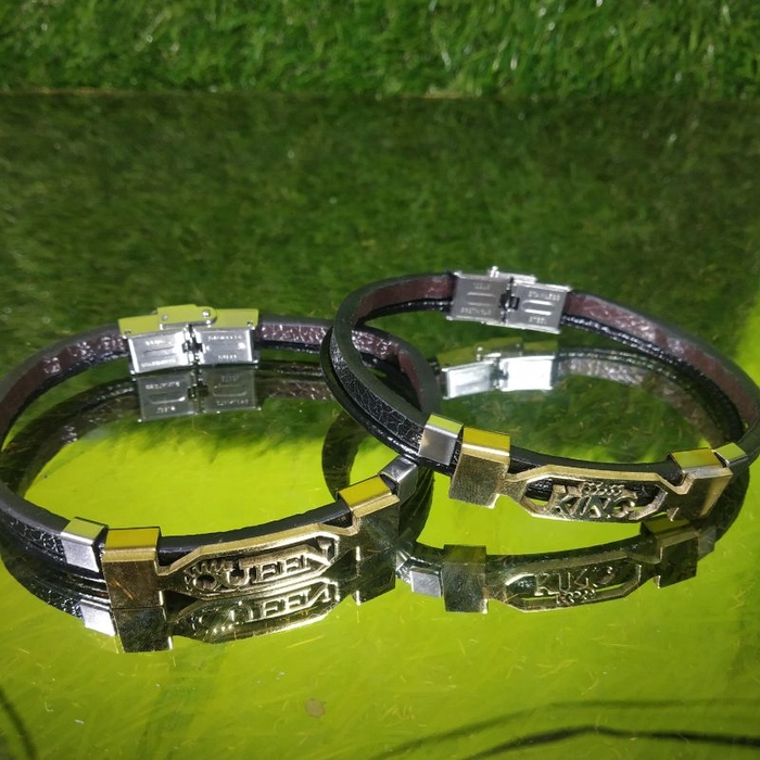 Jewelopia Fashion Trending Metal Couple Bracelet for Couple For Boy & –  JEWELOPIA