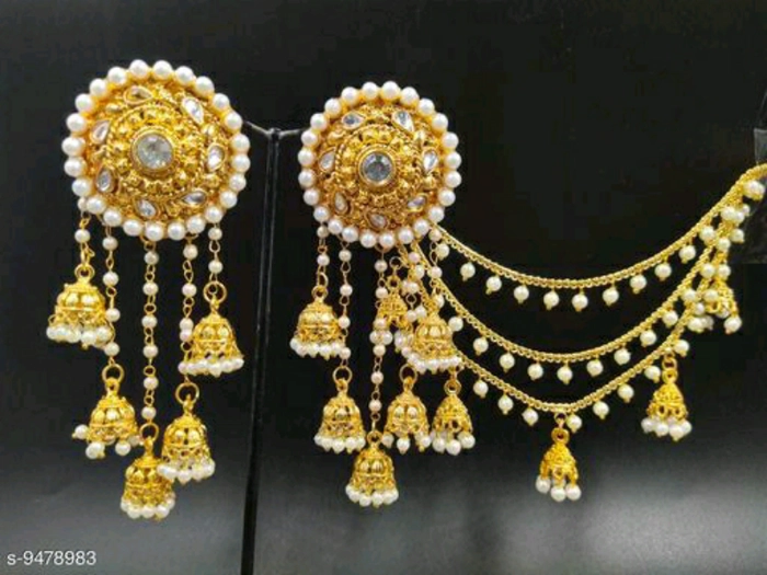 Small bahubali earrings😊😊😊... - Online Collections, Dharan | Facebook
