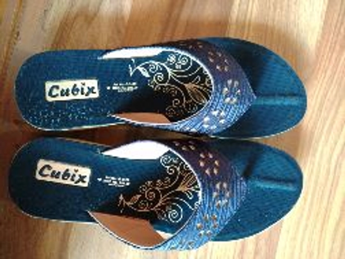 Cubix slippers hot sale