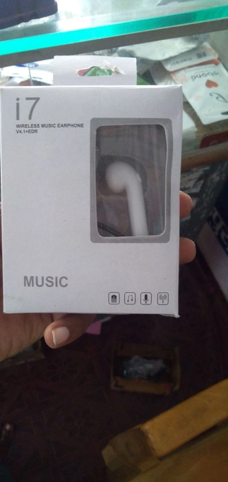 I7 single online earbud