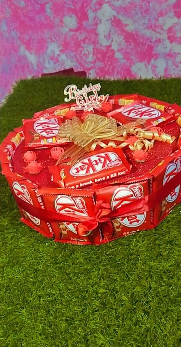SFU E Com Sweet Gift Hamper for Kitkat Lovers | Impored Kitkat Basket | Chocolate  Gift for Rakhi, Valentine, Diwali, Birthday, Anniversary | 177 : Amazon.in:  Grocery & Gourmet Foods