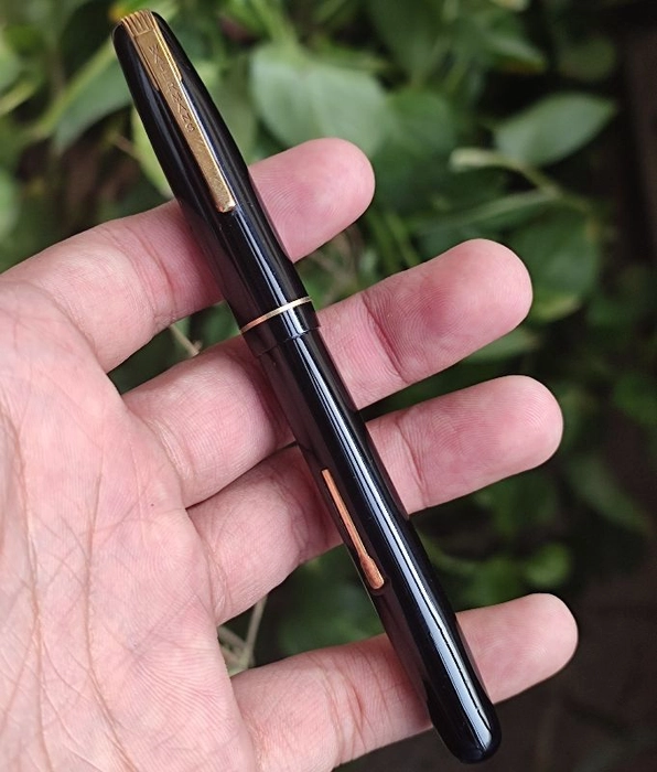 VINTAGE WATERMAN W2 LEVER FILLER FOUNTAIN PEN - 14CT SOLID GOLD FINE NIB - GOOD WORKING CONDITION