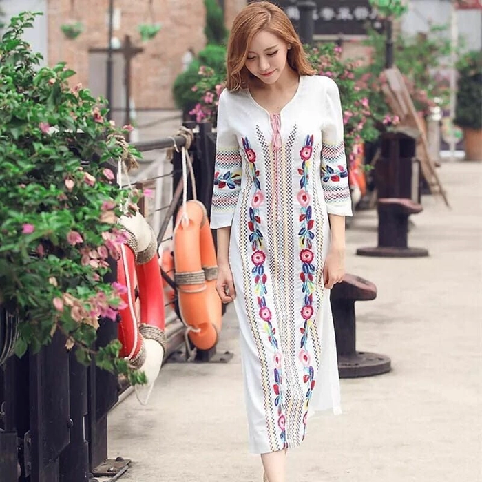 Women Front Embroidery Solid Straight Dress