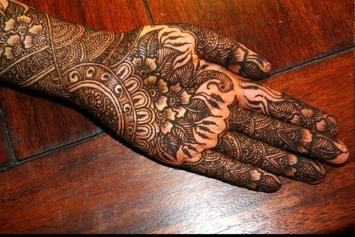 Deepak Mehandi Art : Gujrati mehndi artist in Shalimar Garden