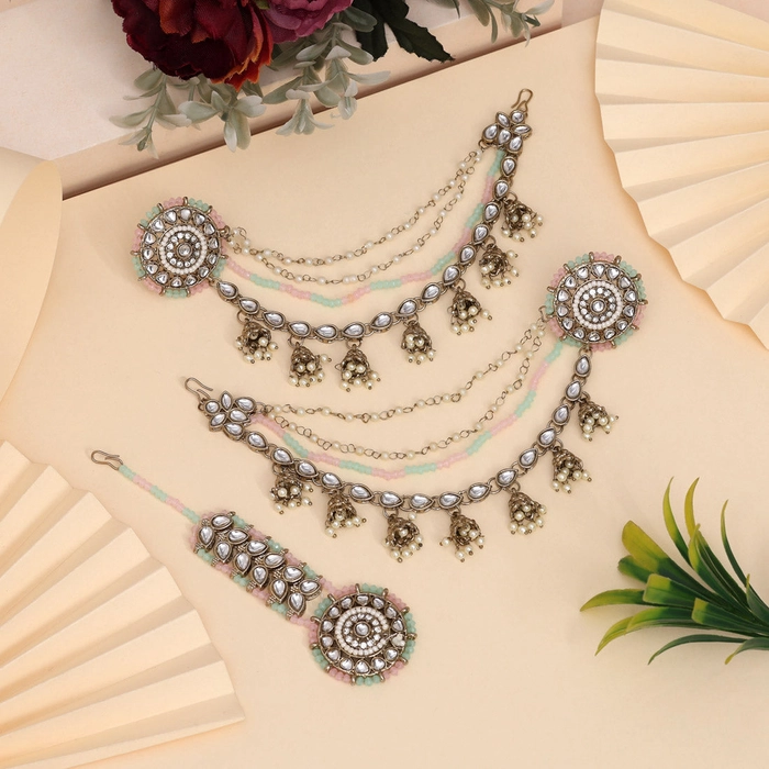Soft Pink Color Kundan Earrings With Maang Tikka
