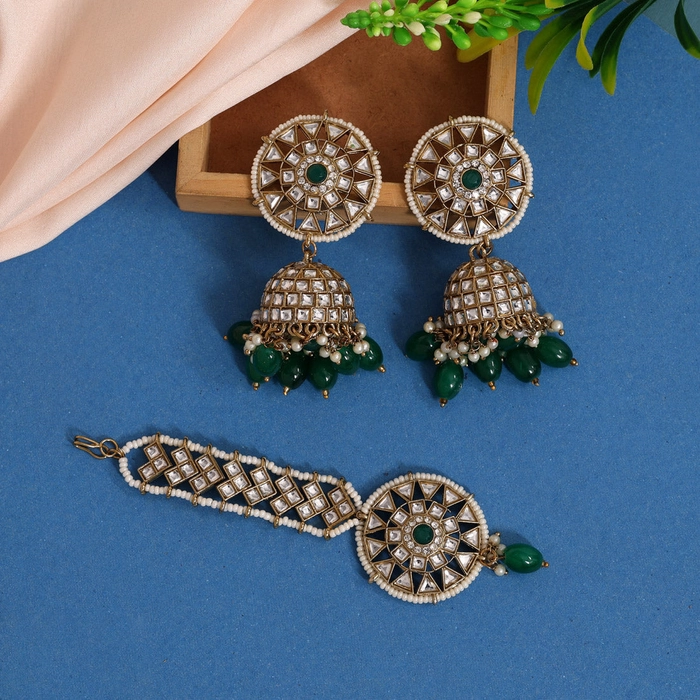 Green Color Kundan Earrings With Maang Tikka (KDTE538GRN)