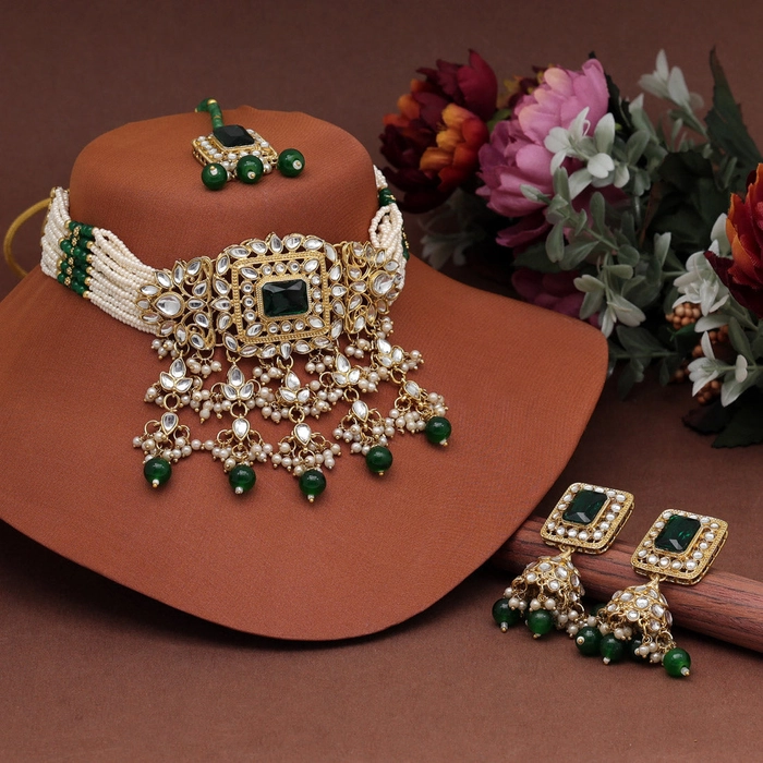 Green Color Choker Kundan Necklace Set (KN1357GRN)