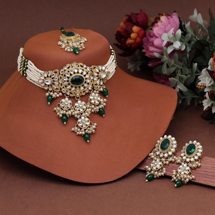 Green Color Choker Kundan Necklace Set (KN1356GRN)