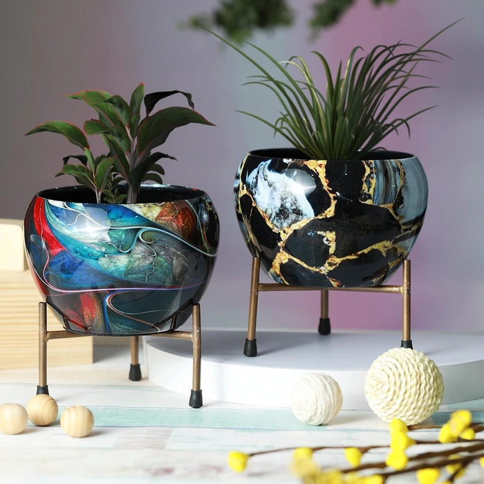 Evergreeness India Stylish Printed Metal Planter with Tripod Metal Stand for Home and Garden (Set of 2)