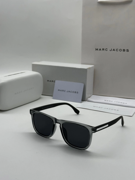 MARC JACOBS FRAME