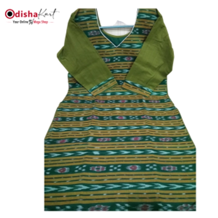 Pin by เพจ:จุรีรัตน์ผ้าไหมอินเทรนด์ on จุรีรัตน์ | Batik dress modern,  Batik fashion, Traditional dresses designs