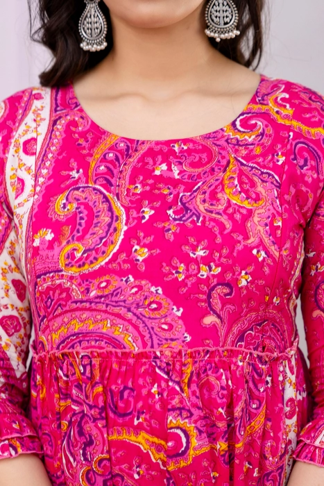 Henal Pink Paisley Cotton Maternity Dress – Vibrant Maxi for Modern Moms