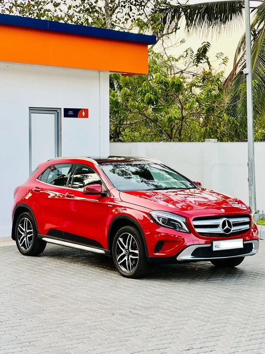 BENZ GLA 200