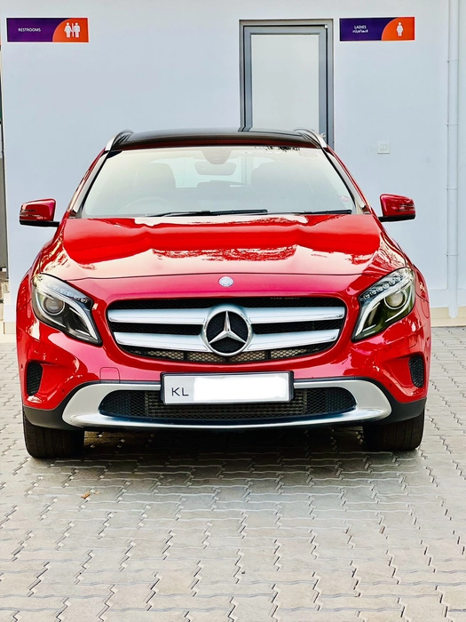 BENZ GLA 200