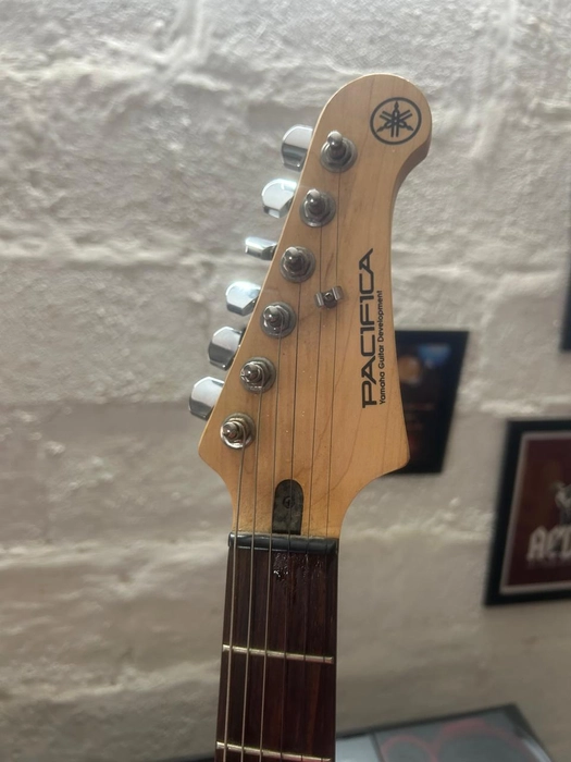 Yamaha Pacifica 112J