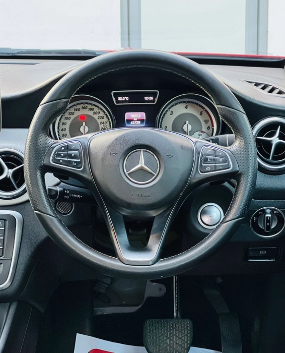 BENZ GLA 200