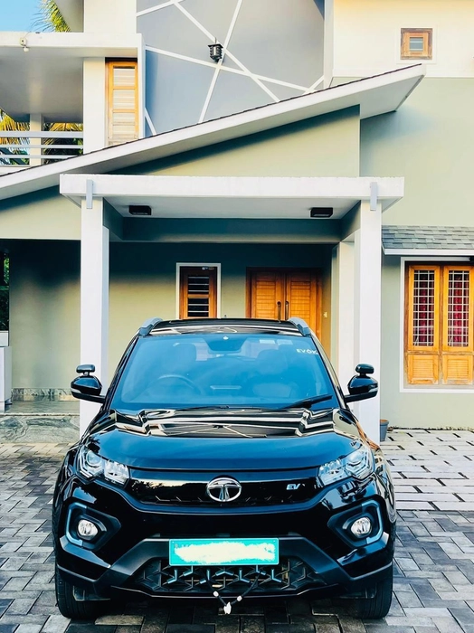 TATA NEXON EV XZ+DARKEDITION SUNROOF