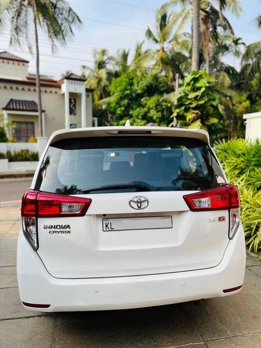 TOYOTA INNOVA CRYSTA GX PLUS 2.4