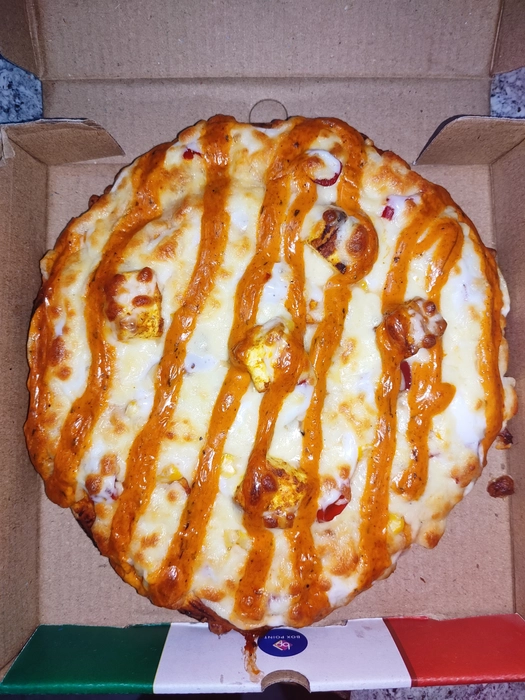 Tandoori paneer pizza