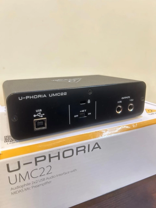 Behringer UM22