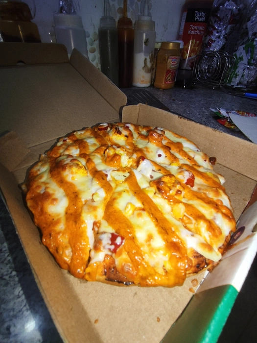 Tandoori paneer pizza