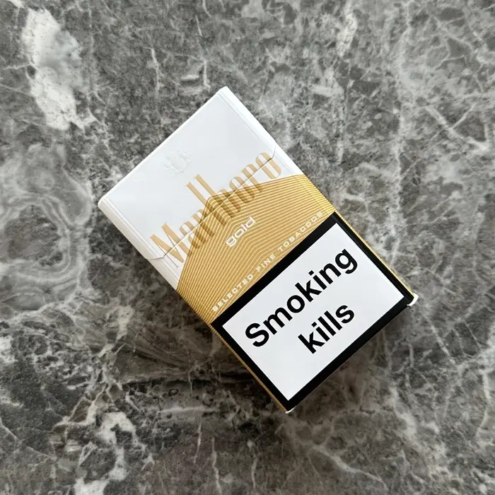 International Cigarette - Marlboro Light IMPORTED