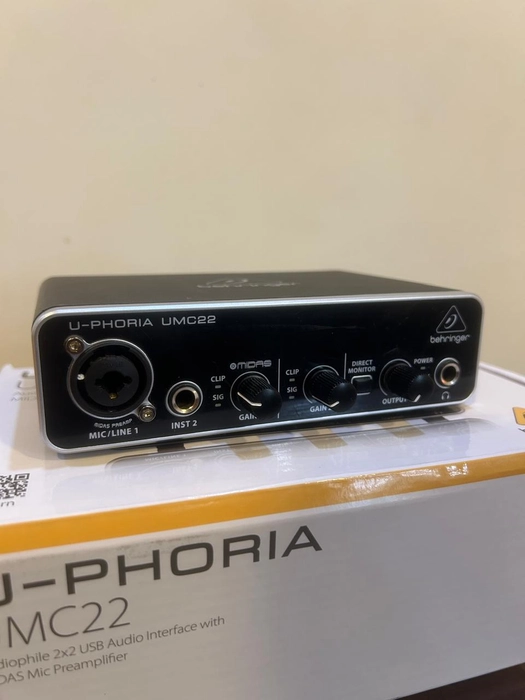 Behringer UM22