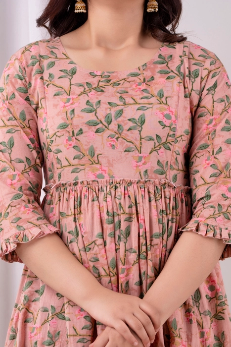 Peach Floral Cotton Maternity Dress – Tiered Anarkali Style with 3/4 Sleeves