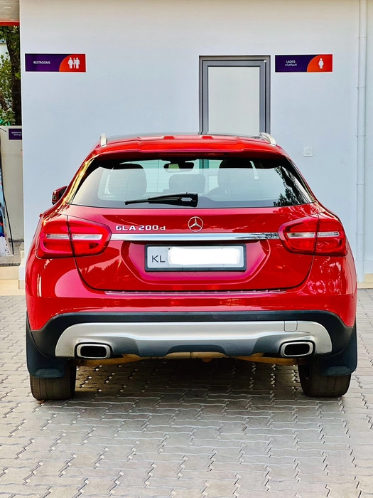 BENZ GLA 200