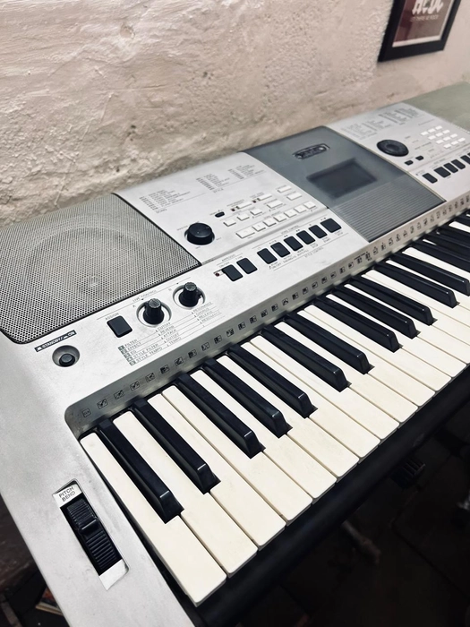 Yamaha PSR E413