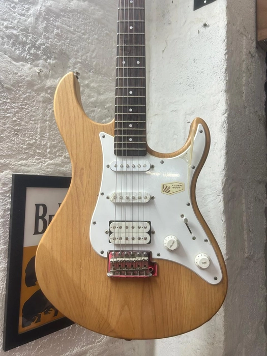 Yamaha Pacifica 112J