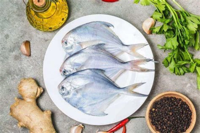 Fresh Pomfret Medium Size - ফ্রেশ পম্ফ্রেট