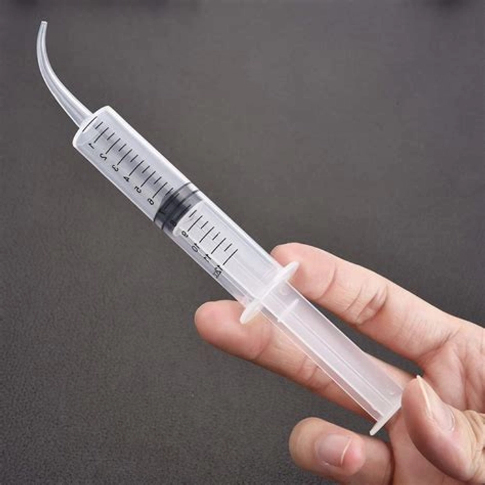 Tunai Hand Feeding Syringe with Curve Tip