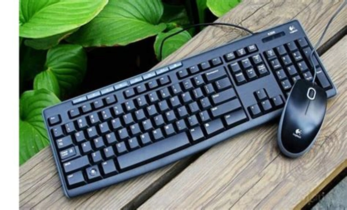 Logitech MK200 Wired Keyboard & Mouse Combo