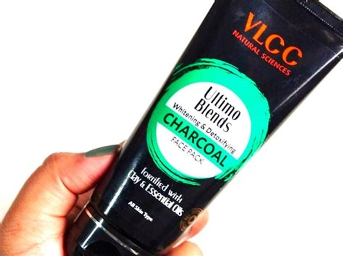 VLCC Ultimo Blends Charcoal Face Pack