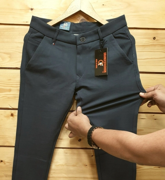 Strechable black trouser