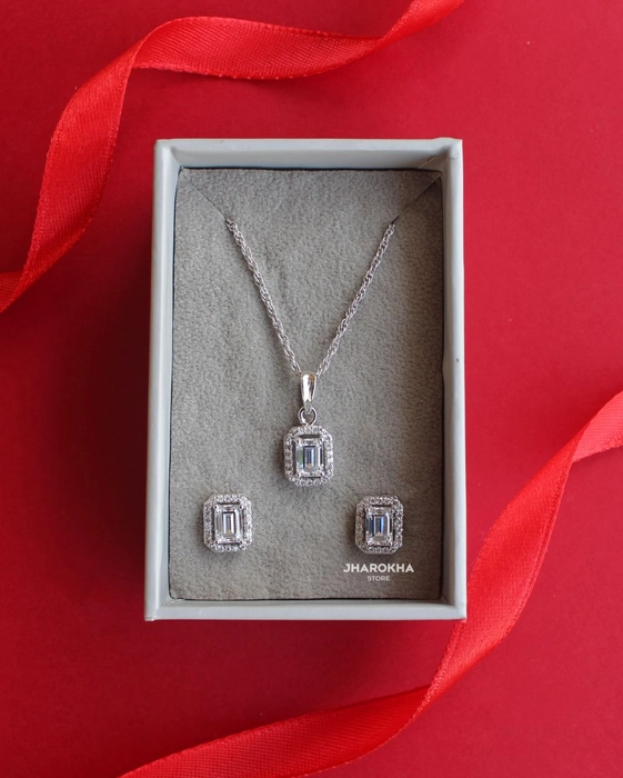 Aquamarine Necklace and Earring Set in White Gold | KLENOTA