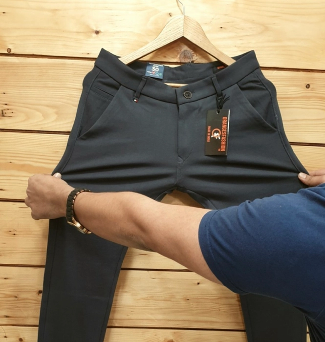 Strechable black trouser