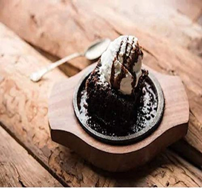6 Inch Wood & Cast Iron Round Sizzler Plate Cake Tools