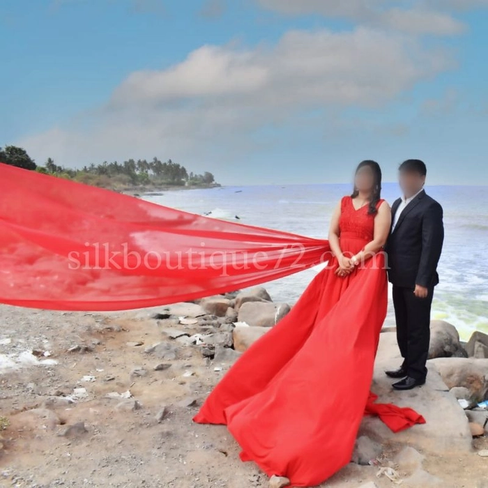 Outdoor Pre-Wedding Photoshoot Dresses Ideas - Happy Wedding App
