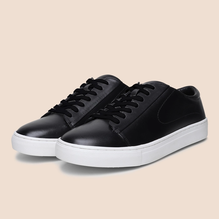 Black leather 2025 low tops