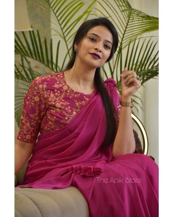 Pin by AlmeenaYadhav on Embroidery N Aari Work | Silk saree blouse designs  patterns, Designer blouse patterns, Embroidered blouse designs